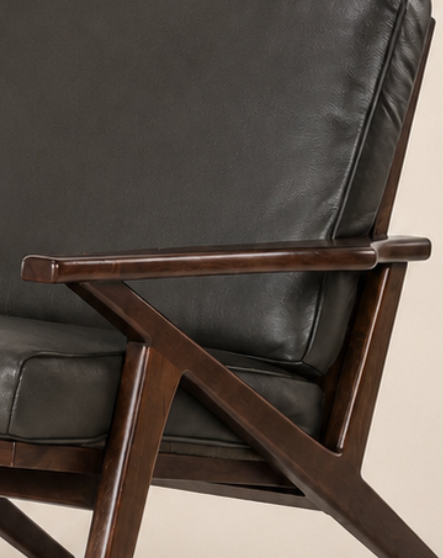 Harry Lounge armchair