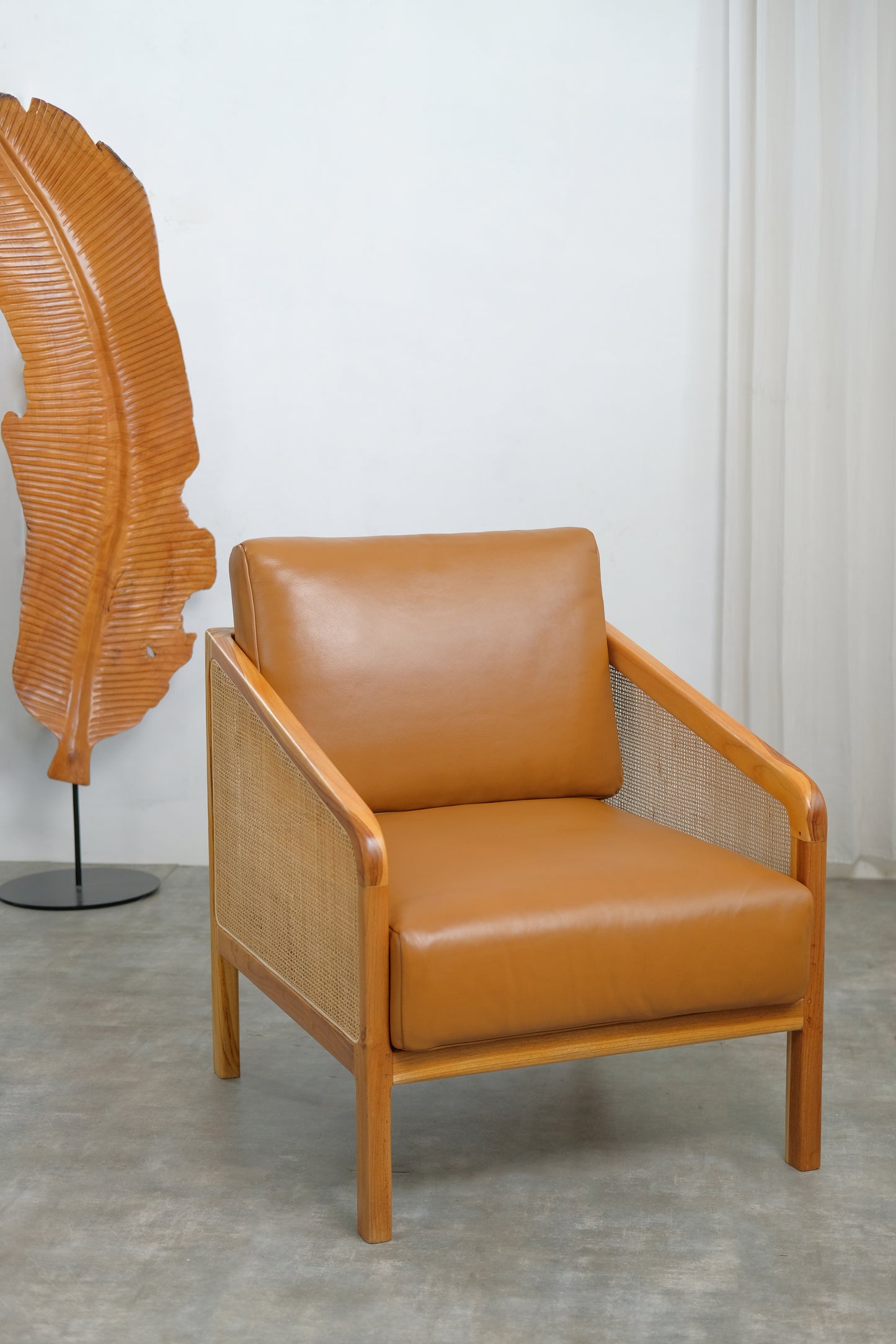 Leland Lounge armchair