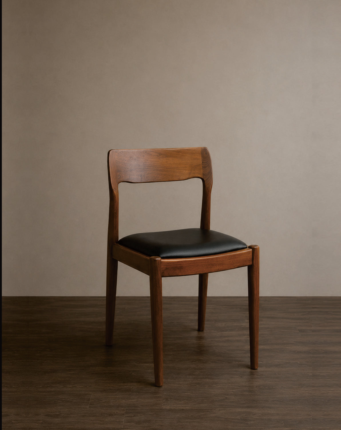 Ommaya dining Chair