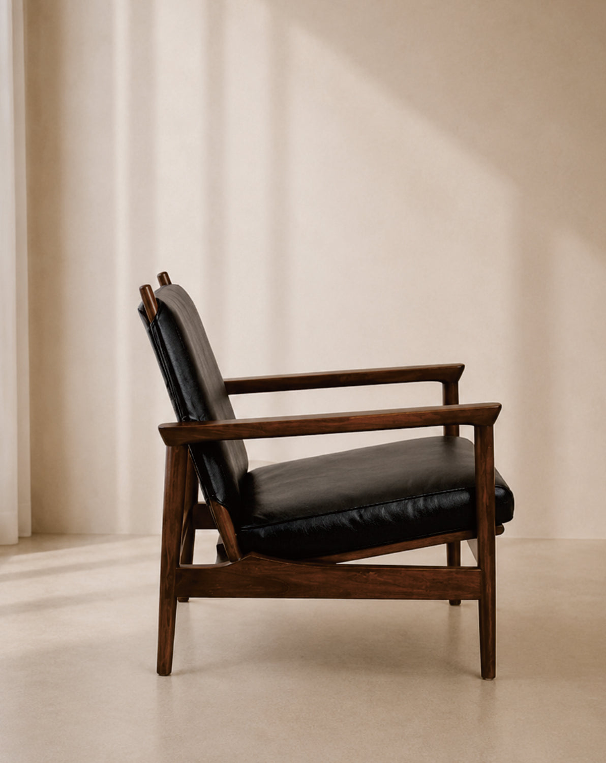 Vincent lounge armchair