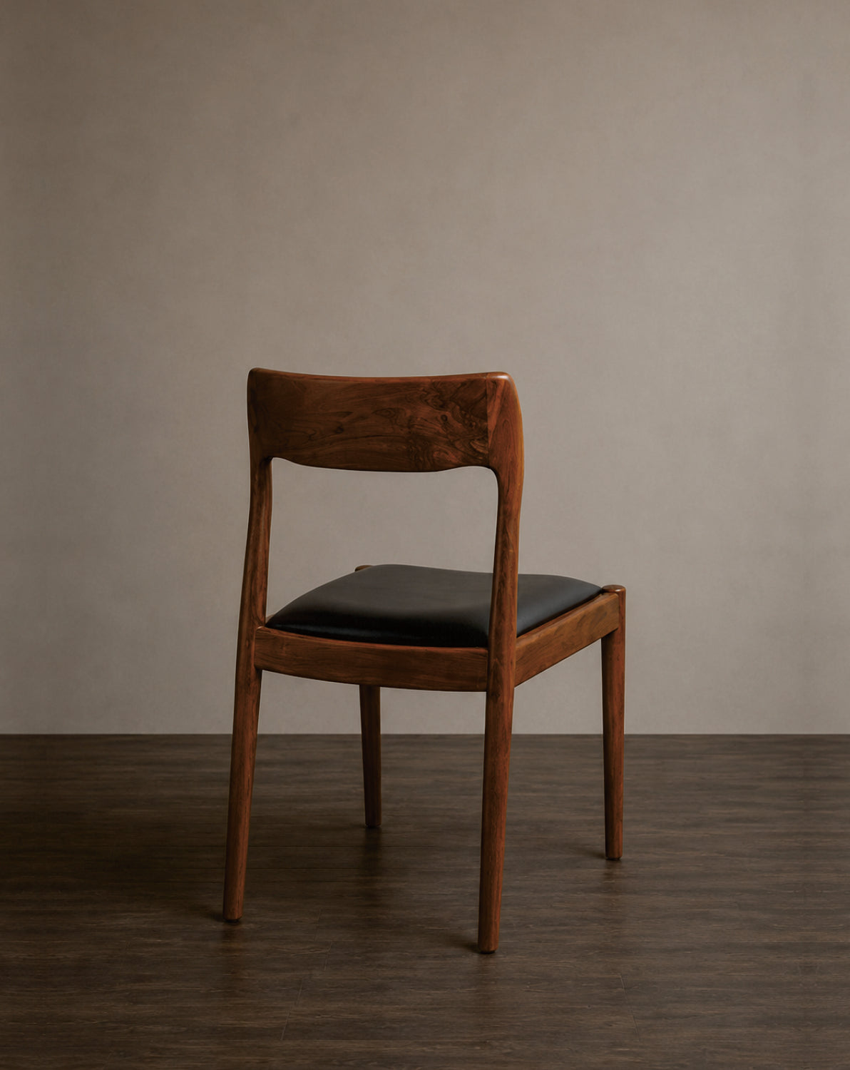 Ommaya dining Chair