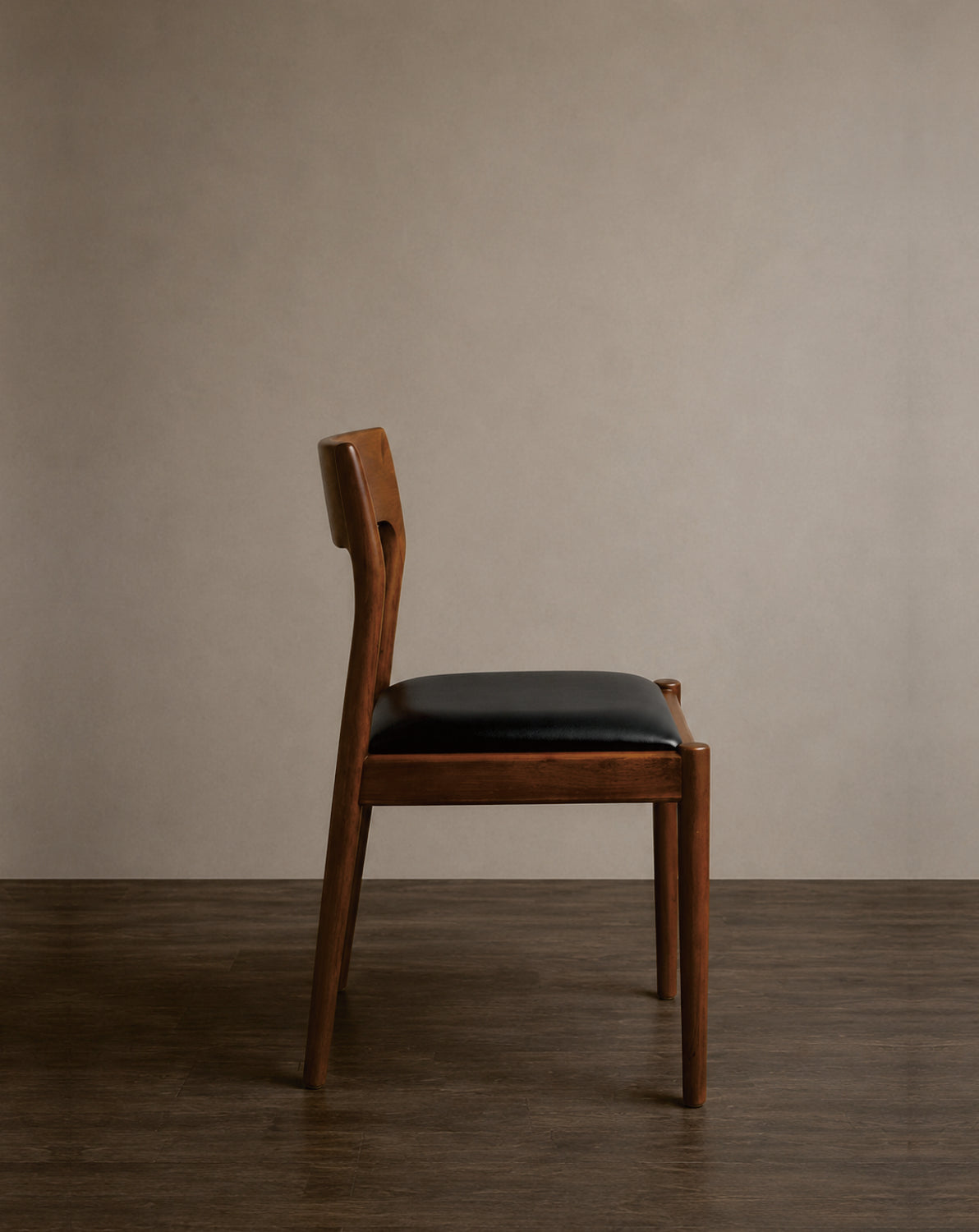 Ommaya dining Chair