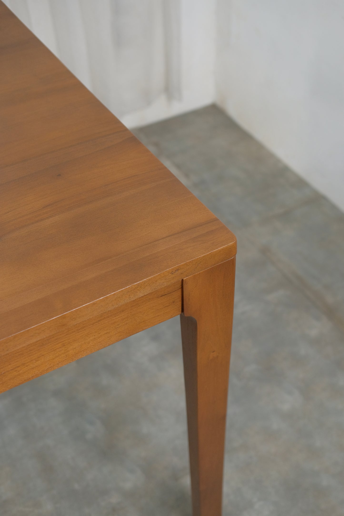 Levy Dining Table 160 (Tea Brown)