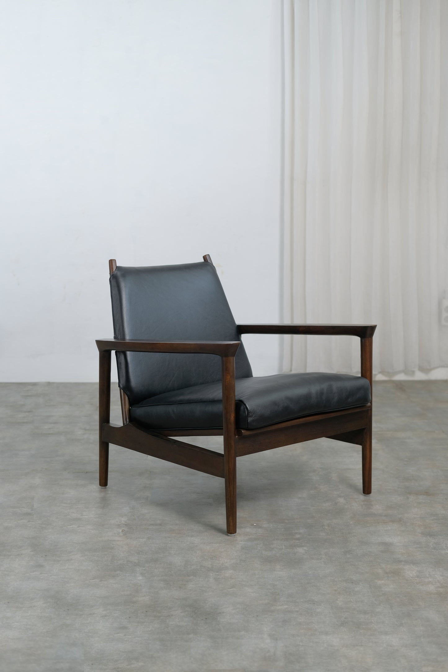 Vincent lounge armchair