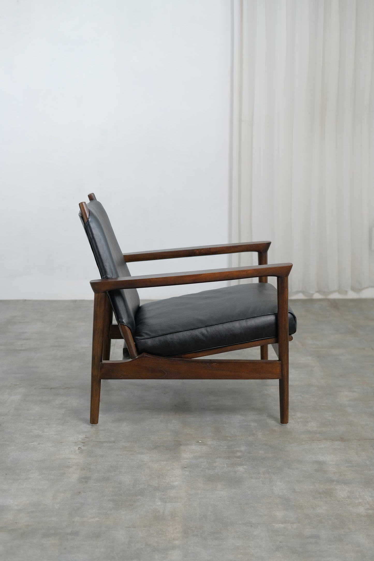Vincent lounge armchair