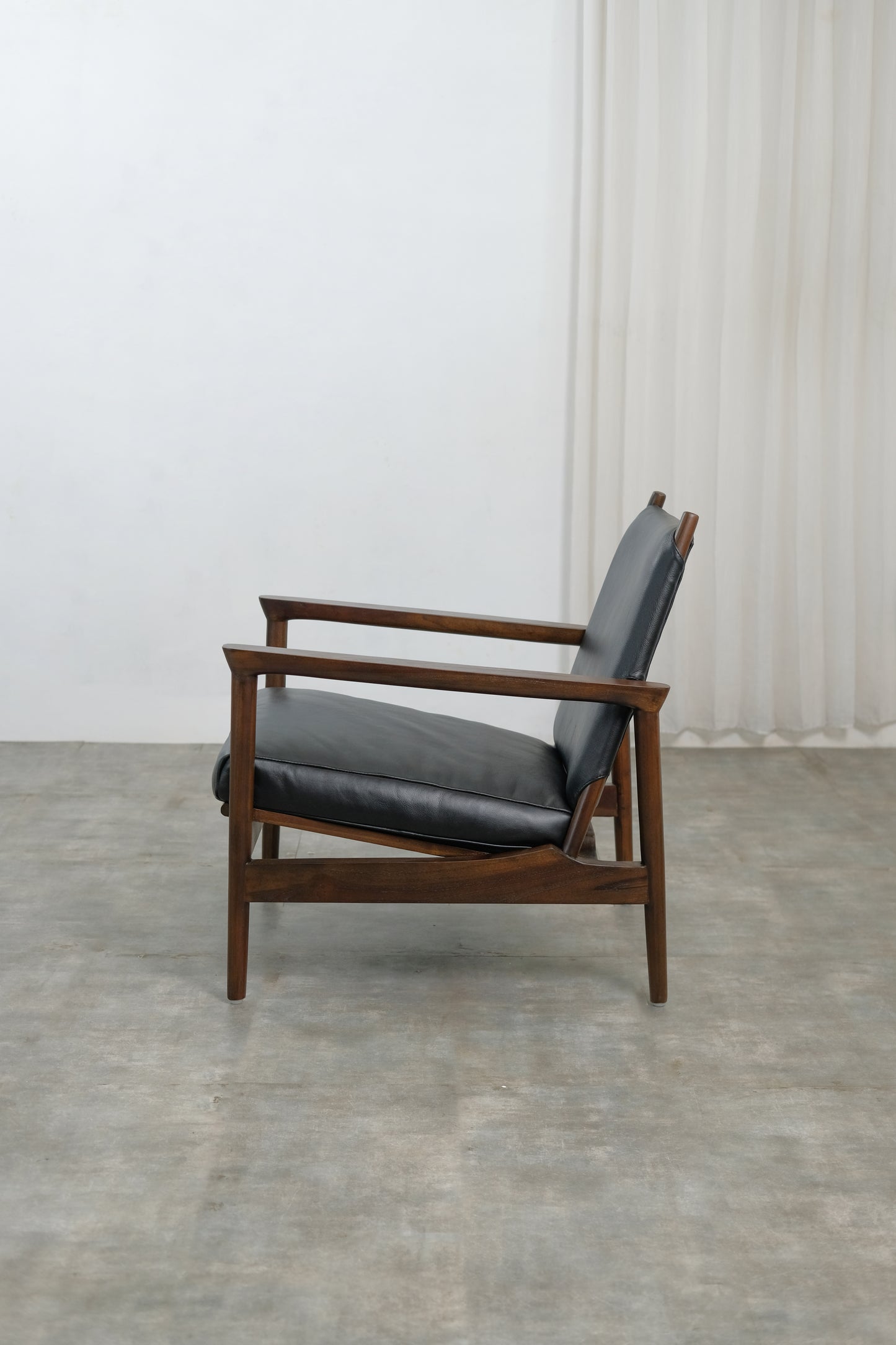 Vincent lounge armchair