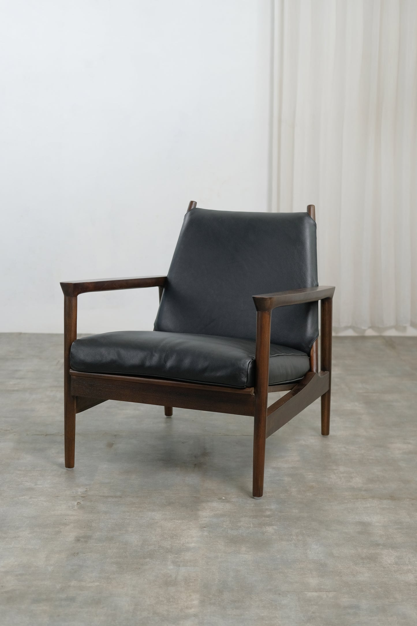Vincent lounge armchair