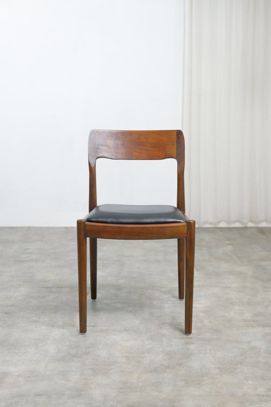 Ommaya dining Chair