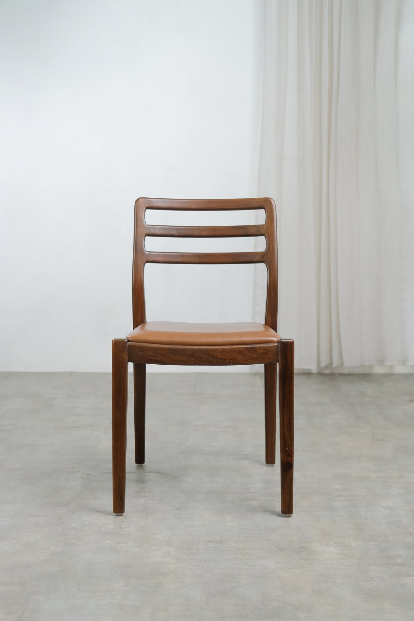 Lapiz dining chair