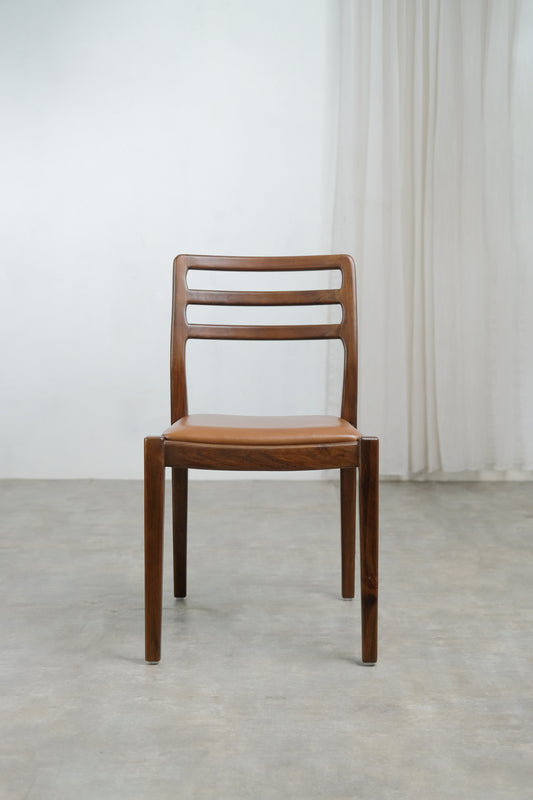 Lapiz dining chair