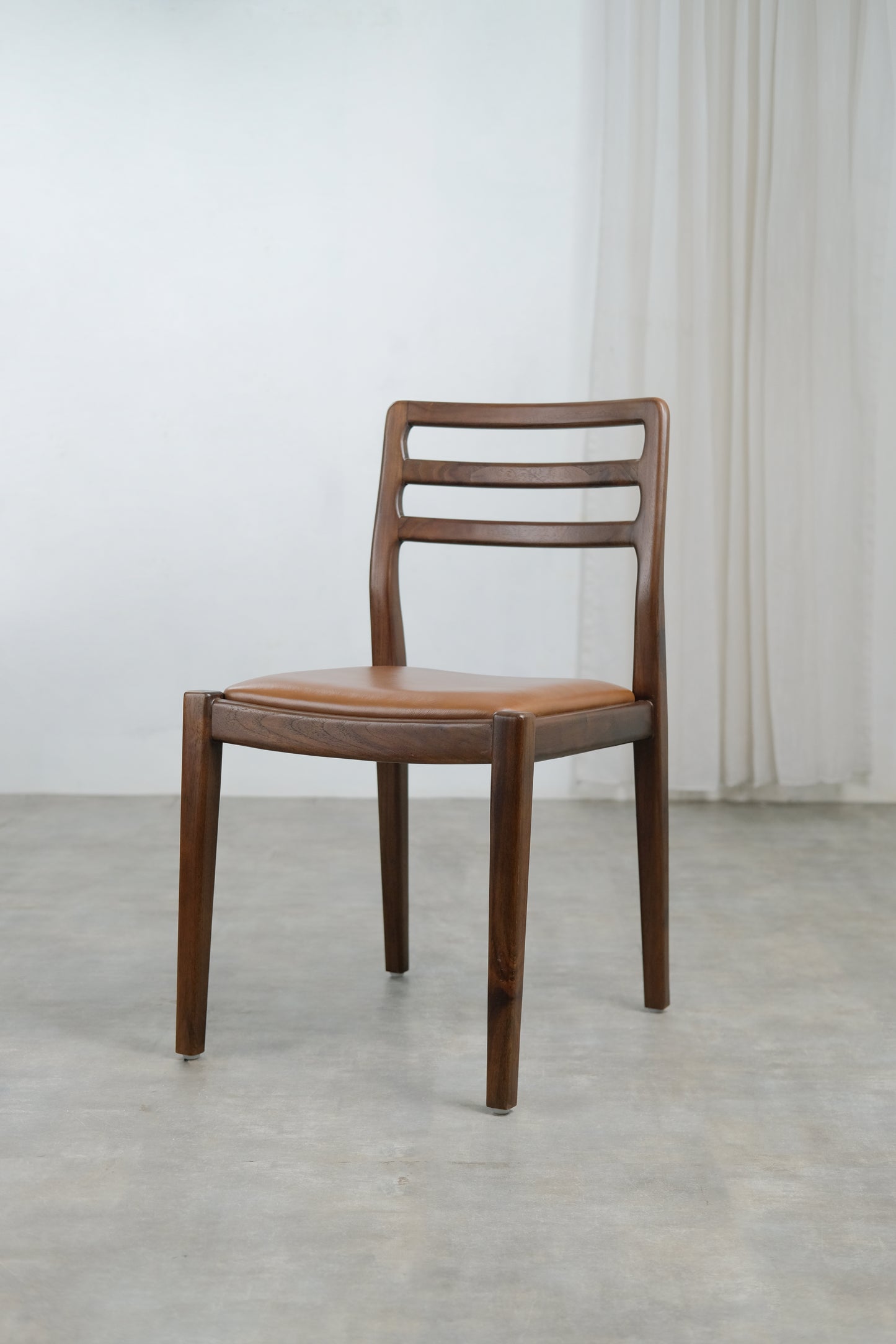 Lapiz dining chair