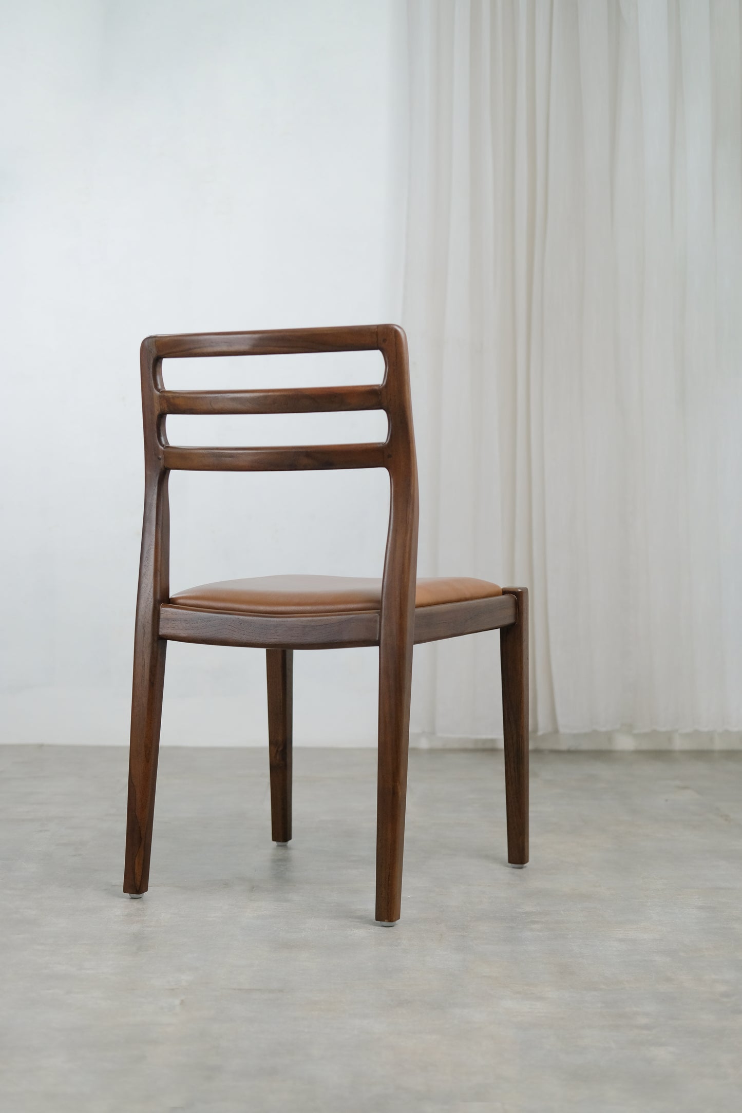 Lapiz dining chair