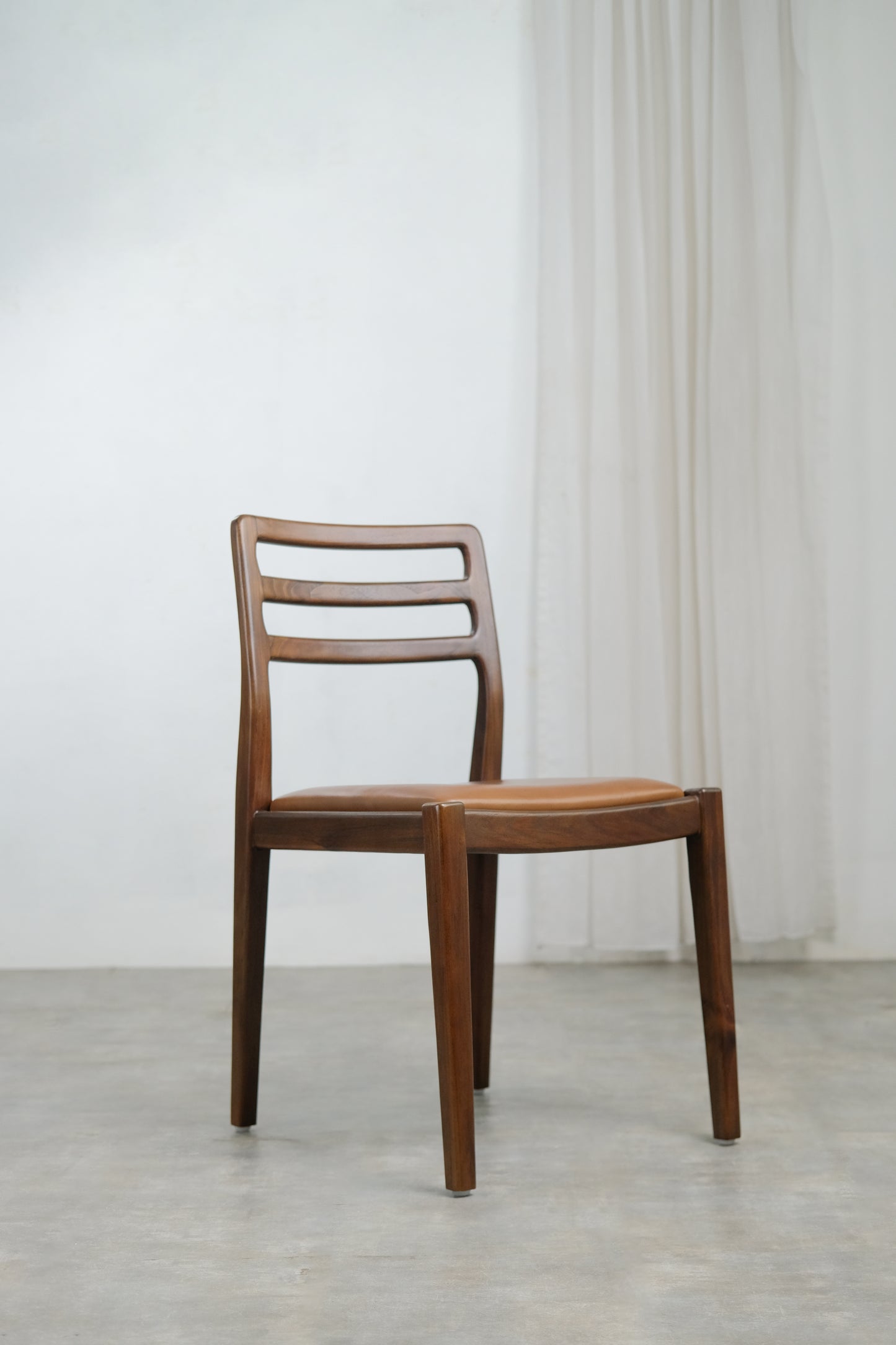 Lapiz dining chair