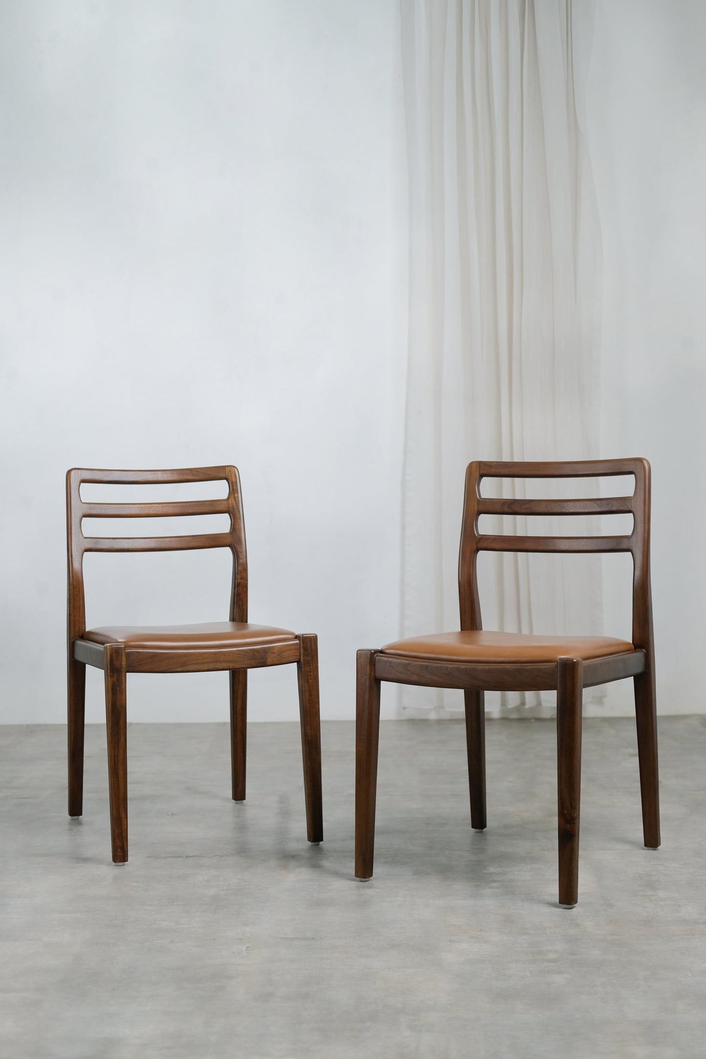 Lapiz dining chair