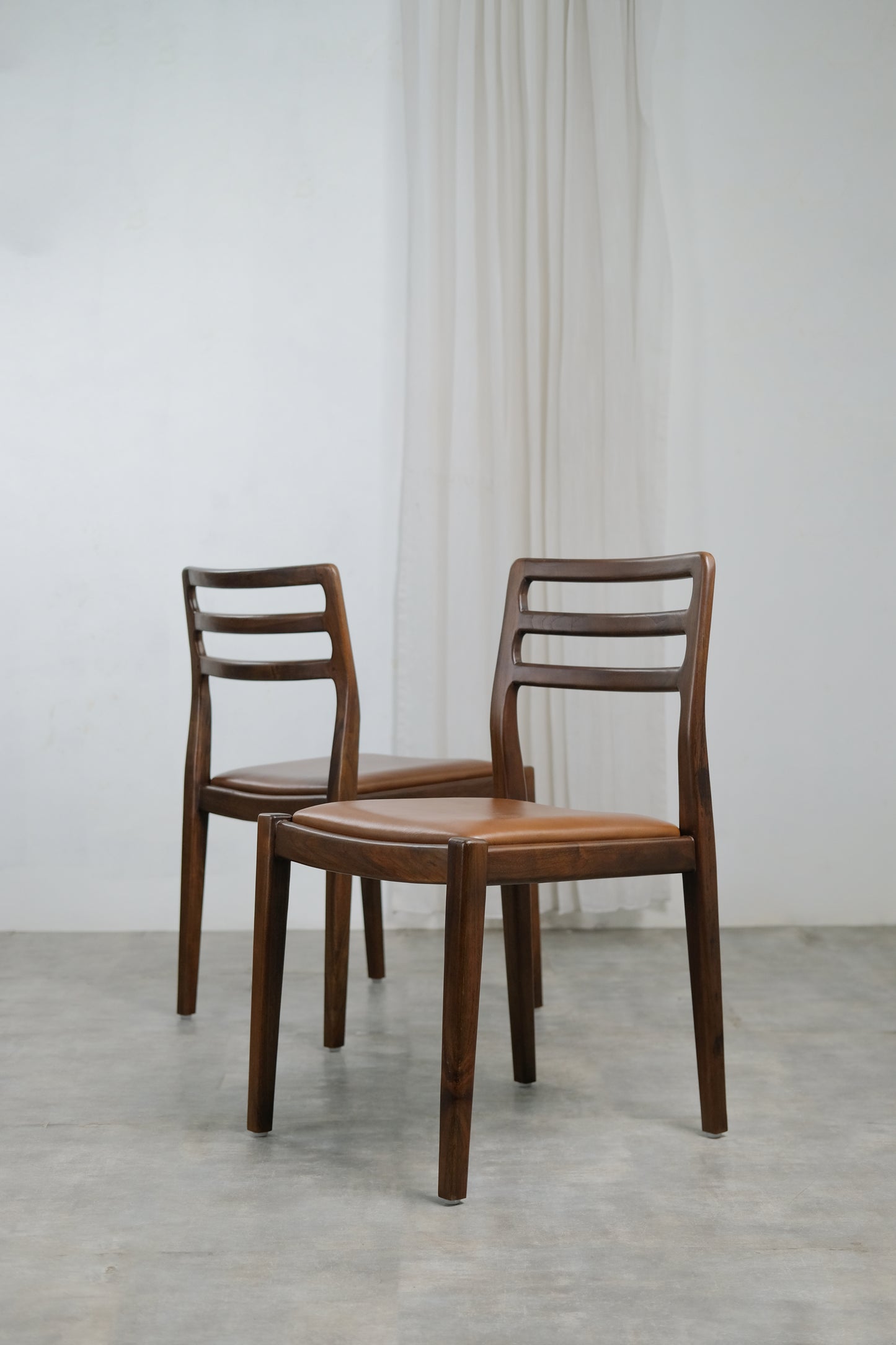 Lapiz dining chair