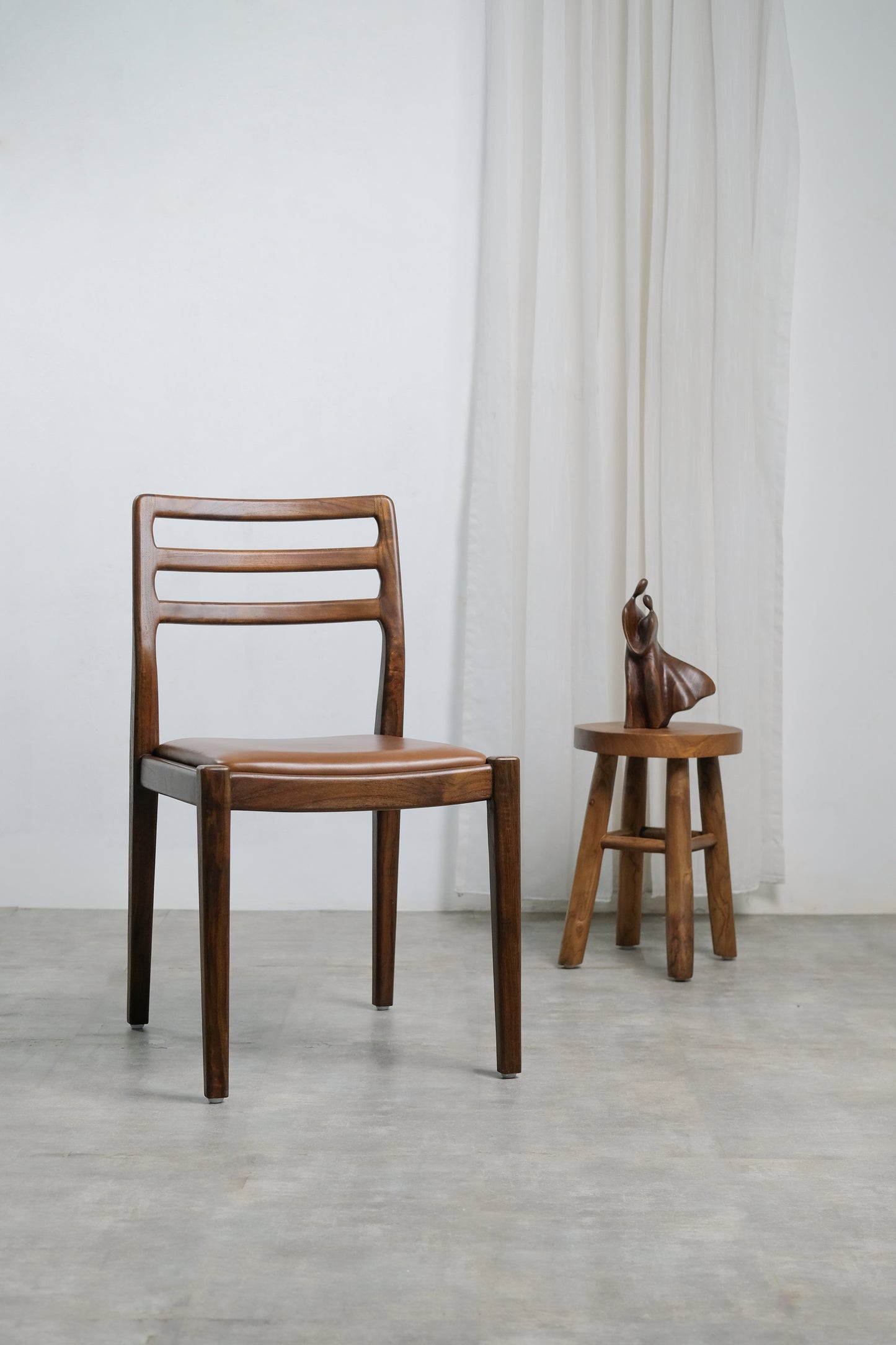 Lapiz dining chair