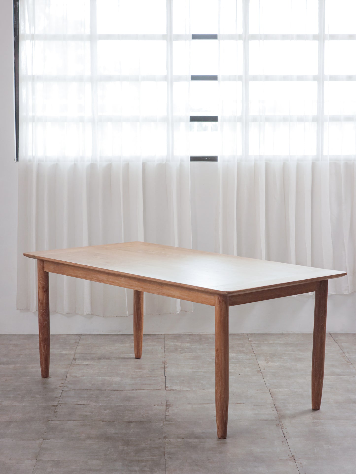 Jaline Dining Table - Extra light whitewash