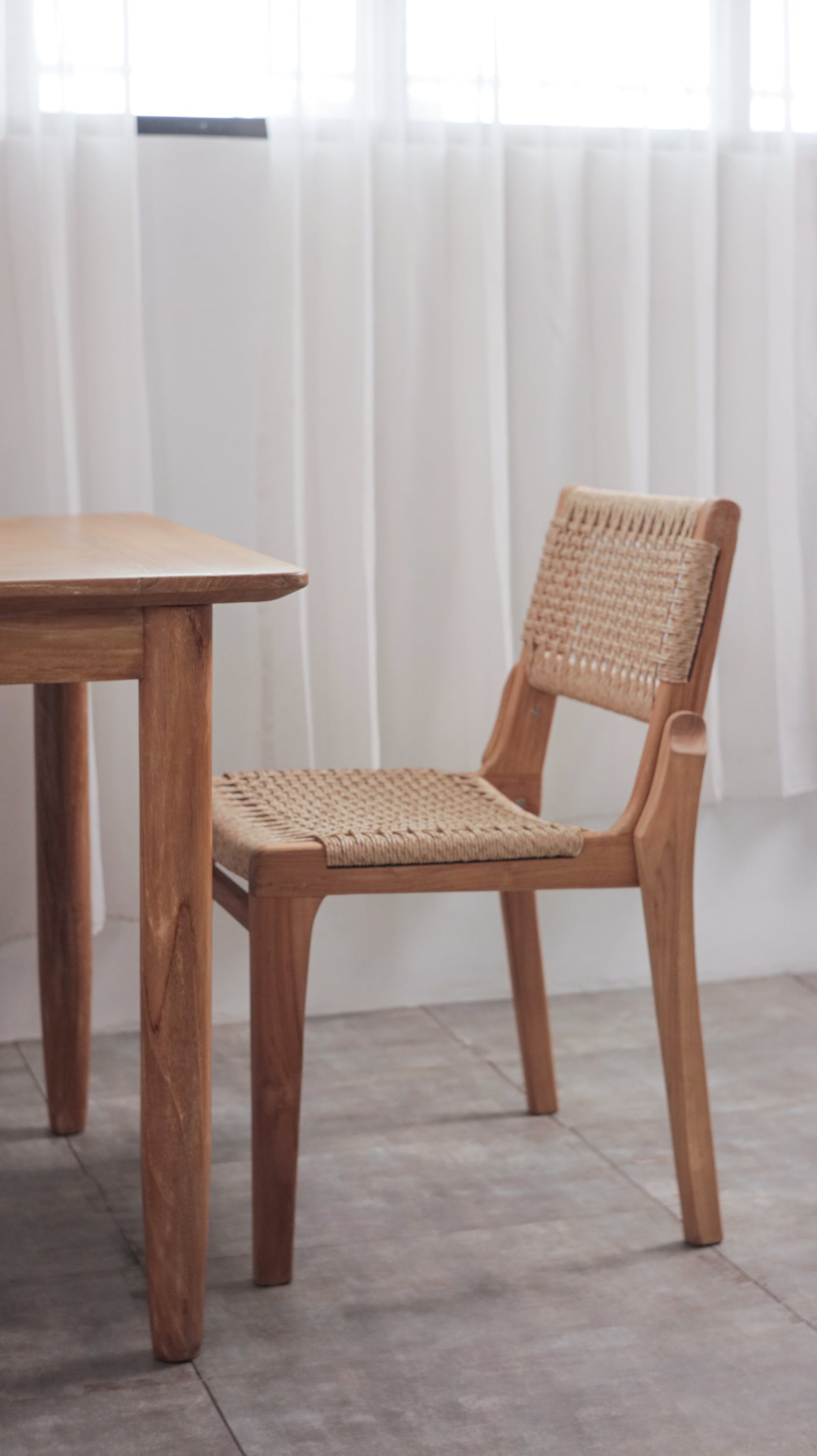 Jaline Dining Table - Extra light whitewash